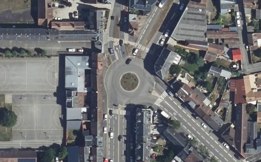 Vue aérienne du Rond-point anonyme n°23221498