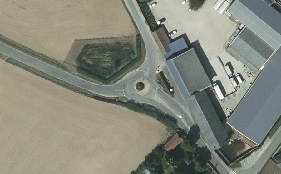 Vue aérienne du Rond-point anonyme n°23228068