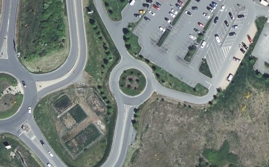 Vue aérienne du Rond-point anonyme n°232297581