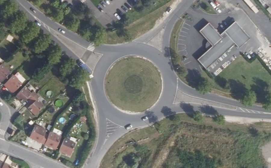Vue aérienne du Rond-point anonyme n°23230056