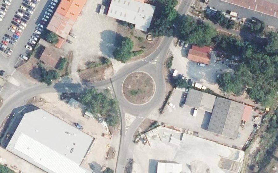 Vue aérienne du Rond-point anonyme n°232301413