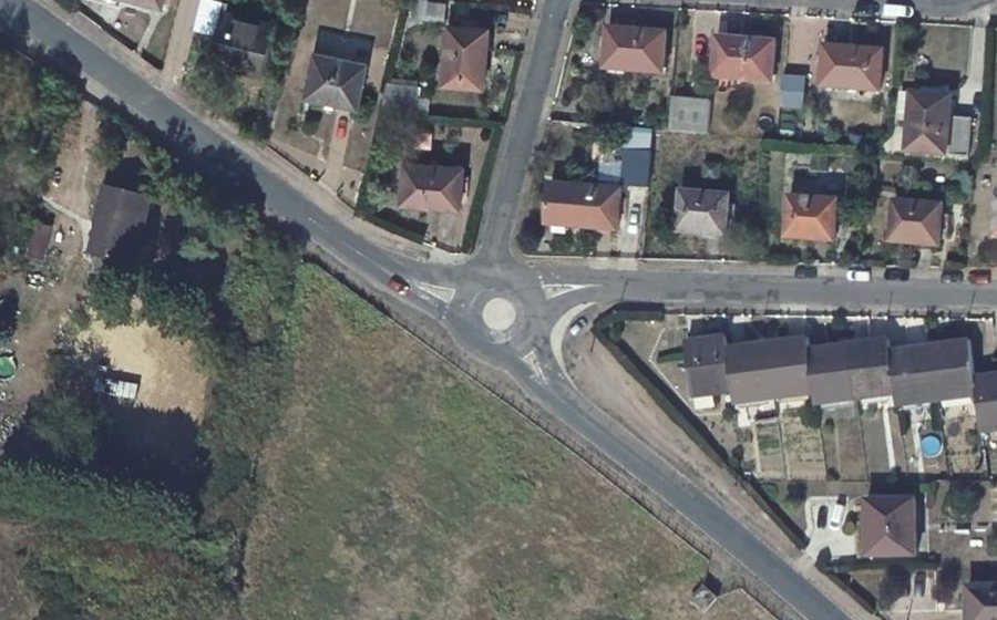 Vue aérienne du Rond-point anonyme n°232331264