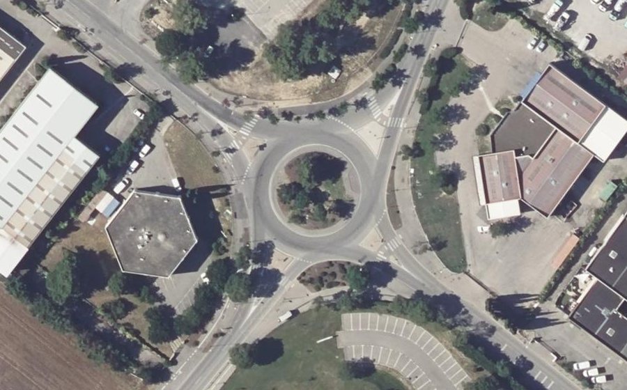 Vue aérienne du Rond-point anonyme n°23236595