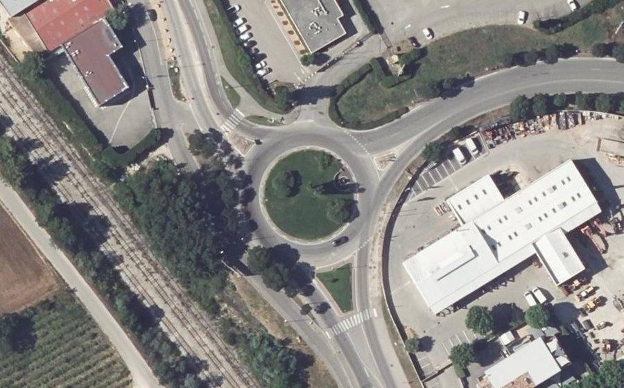 Vue aérienne du Rond-Point Base Aérienne 114 Général Andrier
