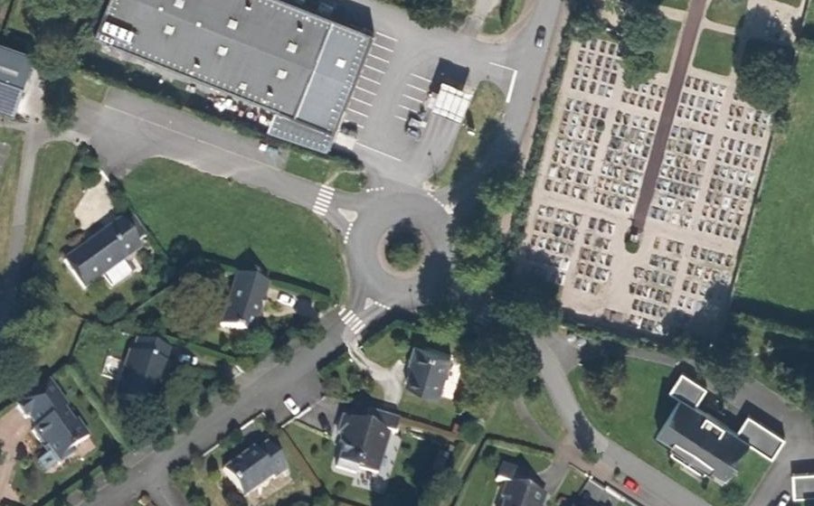 Vue aérienne du Rond-point anonyme n°232444120