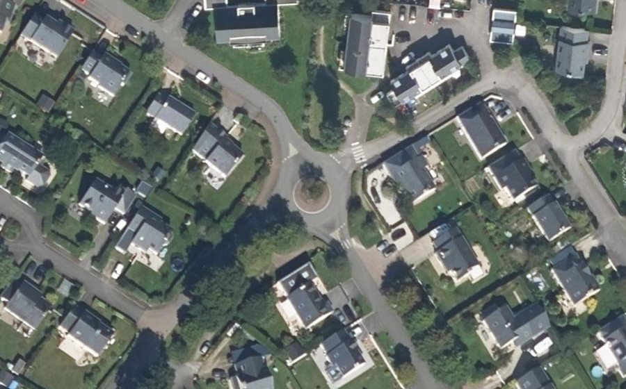 Vue aérienne du Rond-point anonyme n°232444121