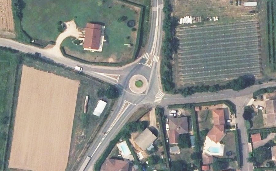 Vue aérienne du Rond-point anonyme n°23249333