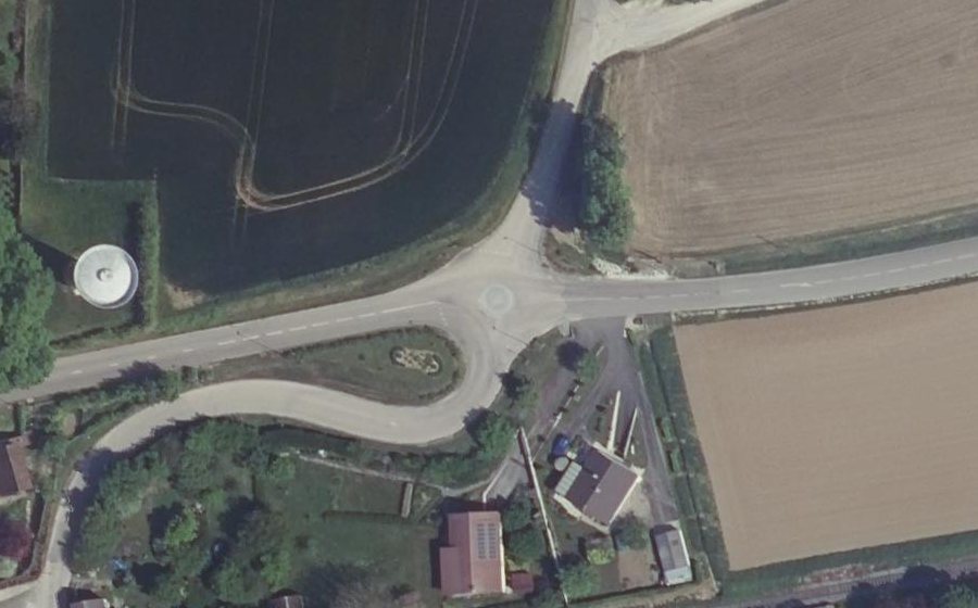 Vue aérienne du Rond-point anonyme n°232531719