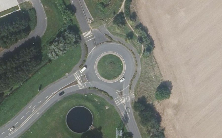 Vue aérienne du Rond-point anonyme n°23256328