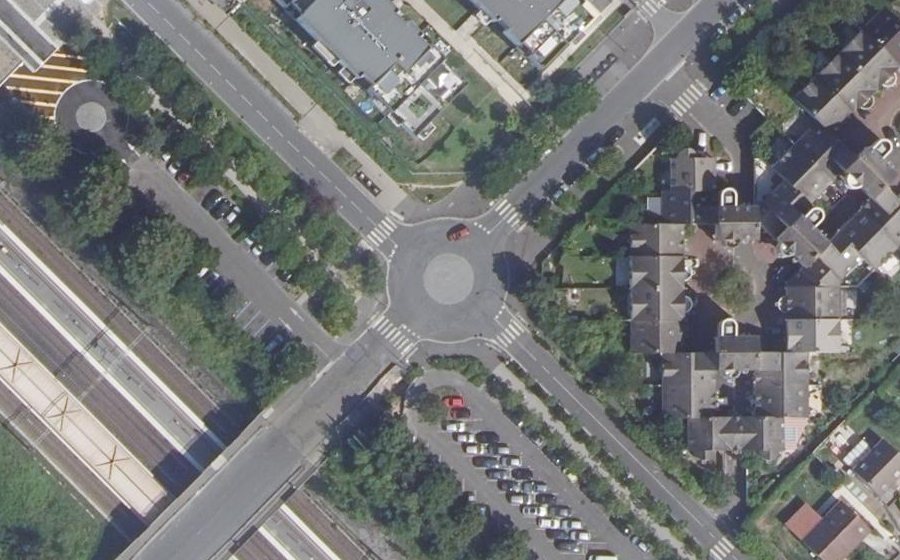 Vue aérienne du Rond-point anonyme n°232566307