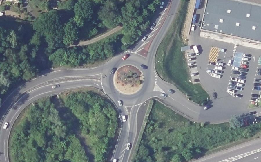 Vue aérienne du Rond-point anonyme n°23257324