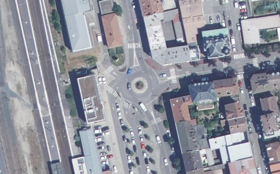 Vue aérienne du Rond-point anonyme n°232639281