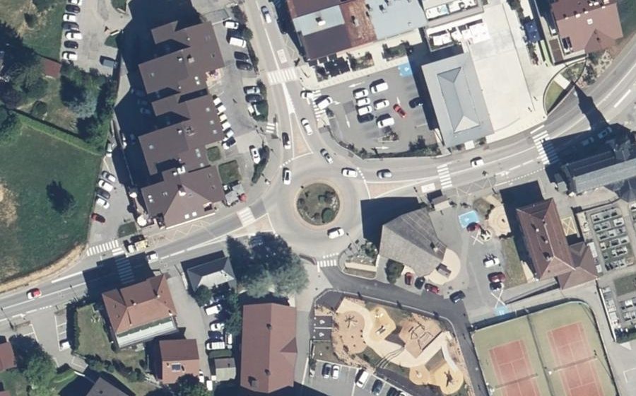 Vue aérienne du Rond-point anonyme n°23264830
