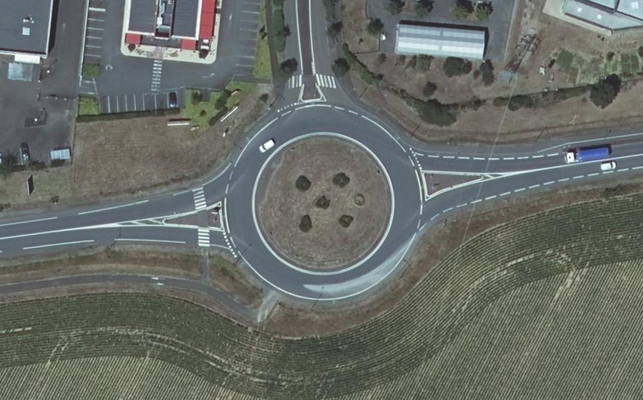 Vue aérienne du Rond-point anonyme n°23269963