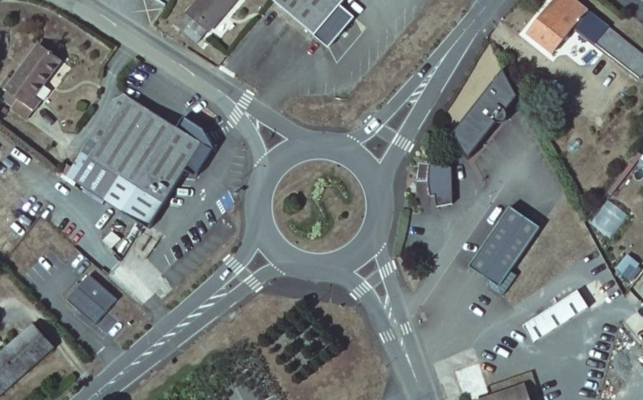 Vue aérienne du Rond-point anonyme n°23269972