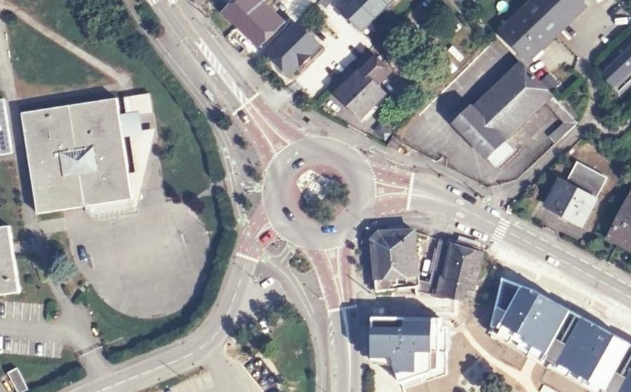 Vue aérienne du Rond-point anonyme n°23274835