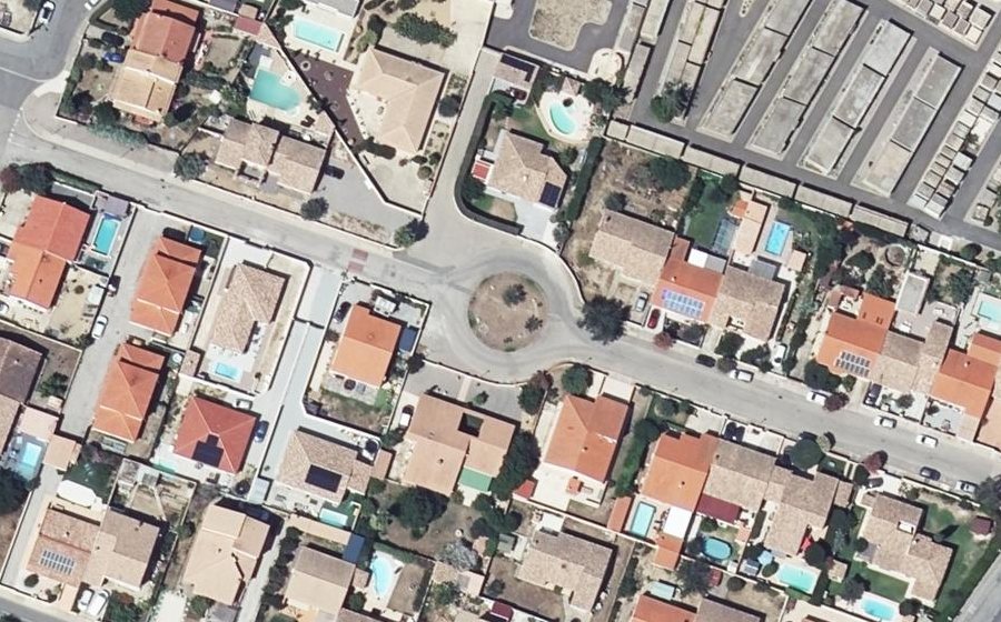 Vue aérienne du Rond-point anonyme n°232752056