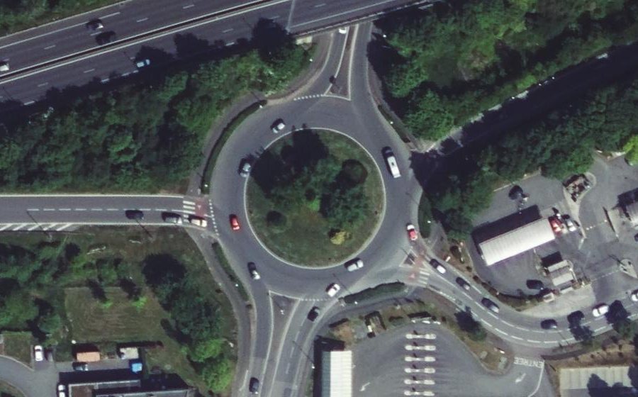 Vue aérienne du Rond-point anonyme n°23282394