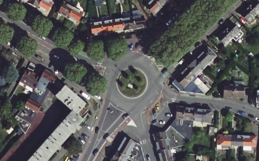 Vue aérienne du Rond-point anonyme n°23282407