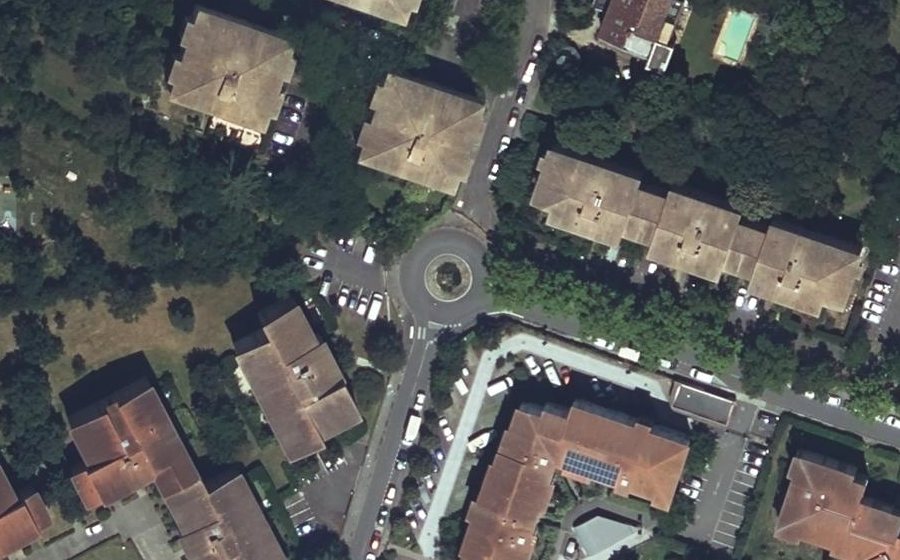 Vue aérienne du Rond-point anonyme n°23282436