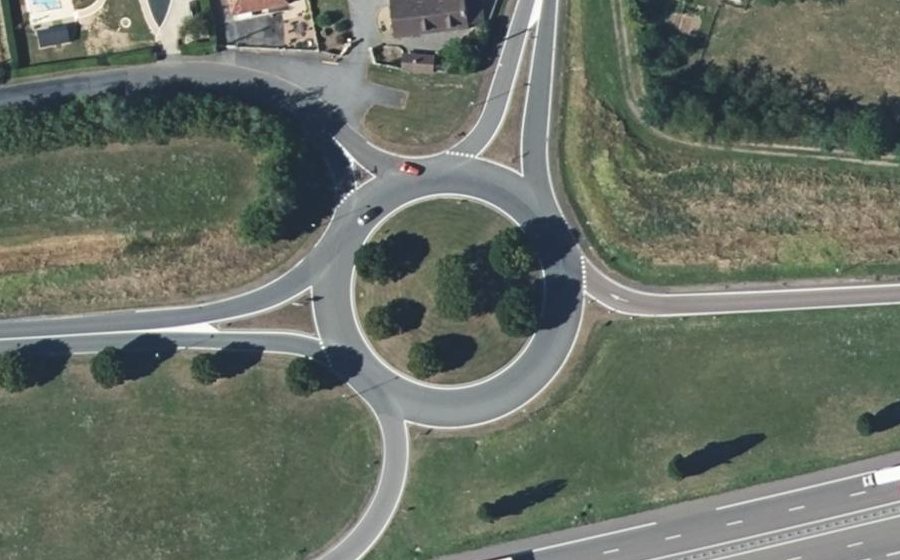 Vue aérienne du Rond-point anonyme n°23283131