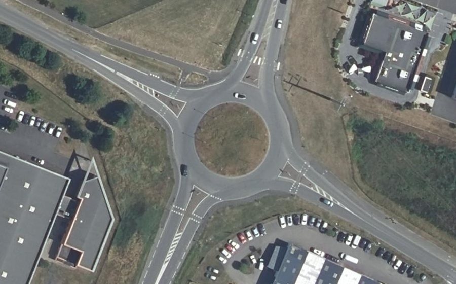 Vue aérienne du Rond-point anonyme n°23283221