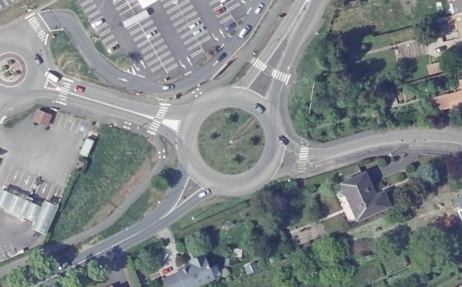 Vue aérienne du Rond-point anonyme n°23283802