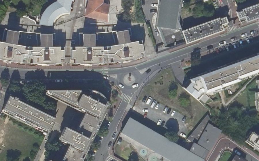 Vue aérienne du Rond-point anonyme n°232940615