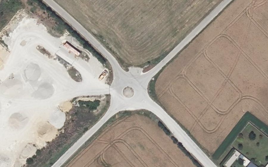 Vue aérienne du Rond-point anonyme n°23294794