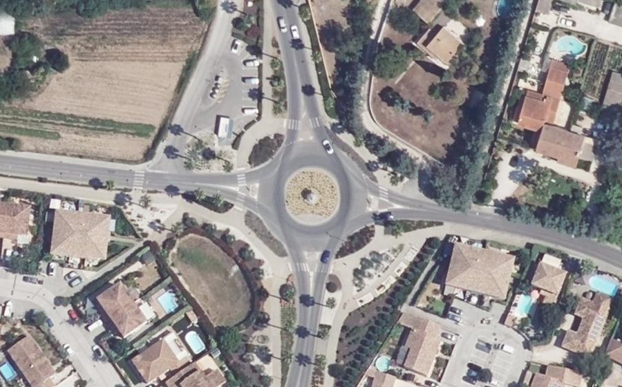 Vue aérienne du Rond-point anonyme n°233006306