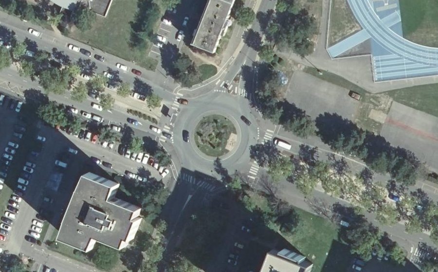 Vue aérienne du Rond-point anonyme n°233125191