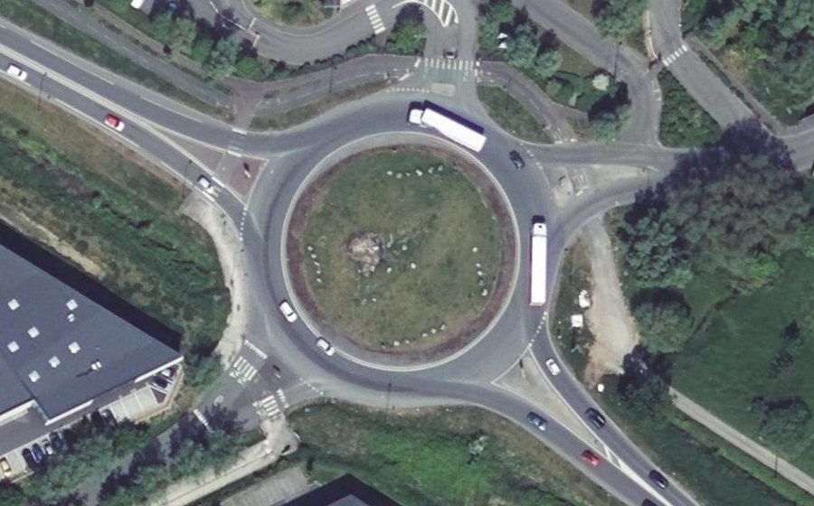 Vue aérienne du Rond-point anonyme n°23320859