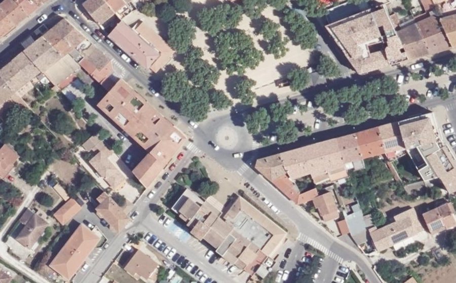 Vue aérienne du Rond-point anonyme n°233219232