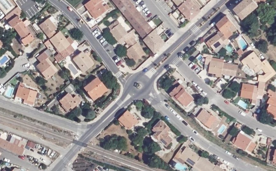 Vue aérienne du Rond-point anonyme n°233226552