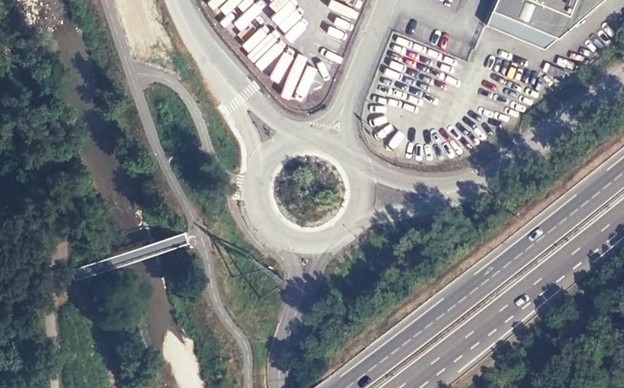 Vue aérienne du Rond-point anonyme n°23326448