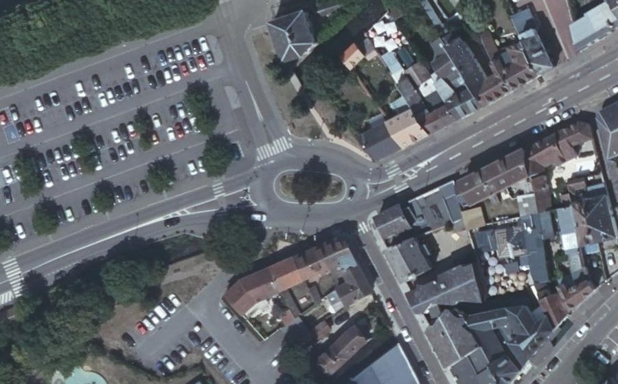 Vue aérienne du Rond-point anonyme n°23327020