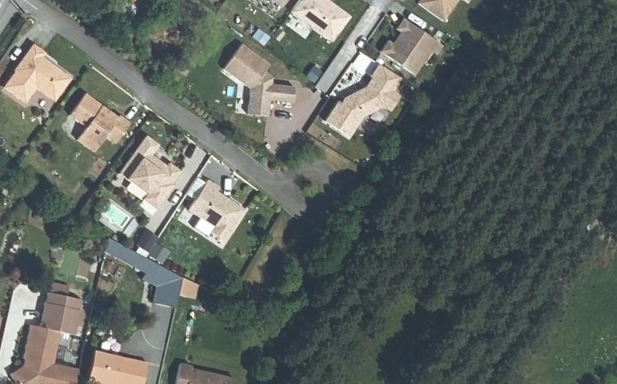 Vue aérienne du Rond-point anonyme n°233299231
