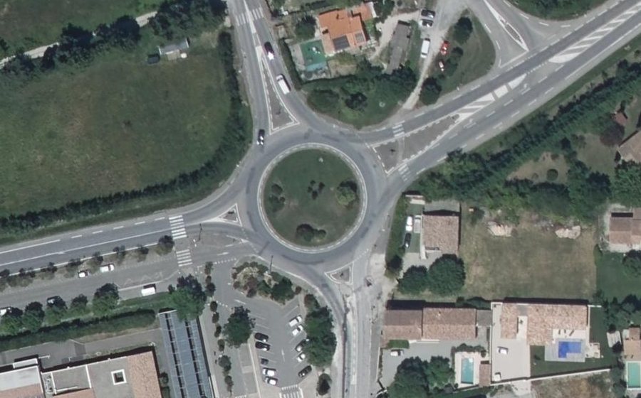 Vue aérienne du Rond-point anonyme n°23335204