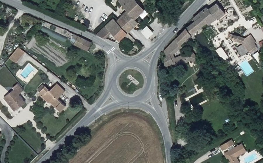 Vue aérienne du Rond-point anonyme n°23335209