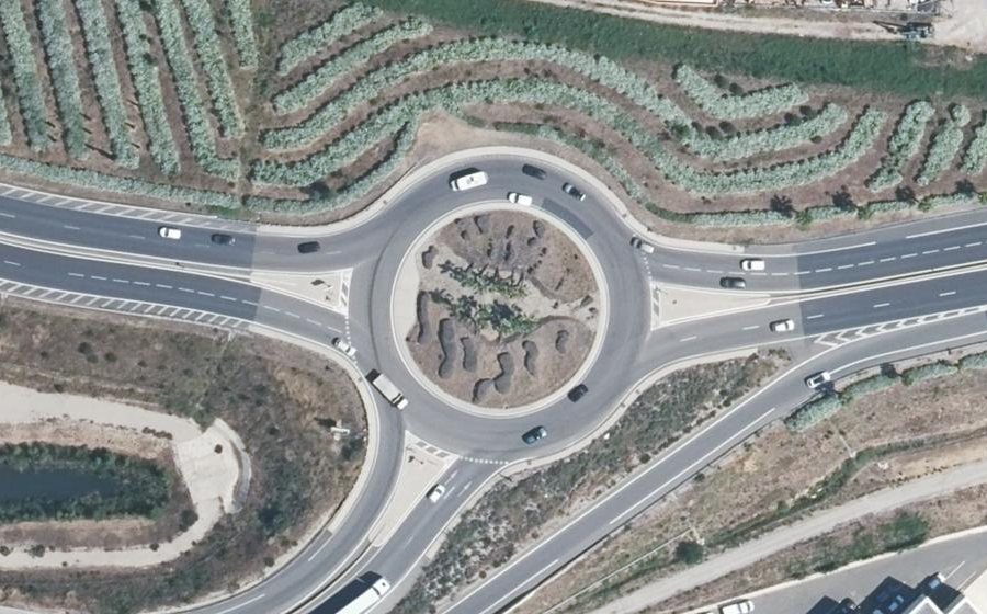 Vue aérienne du Rond-point anonyme n°233363840