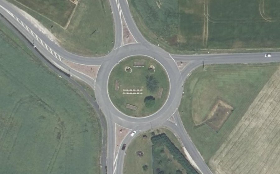 Vue aérienne du Rond-point anonyme n°23336911