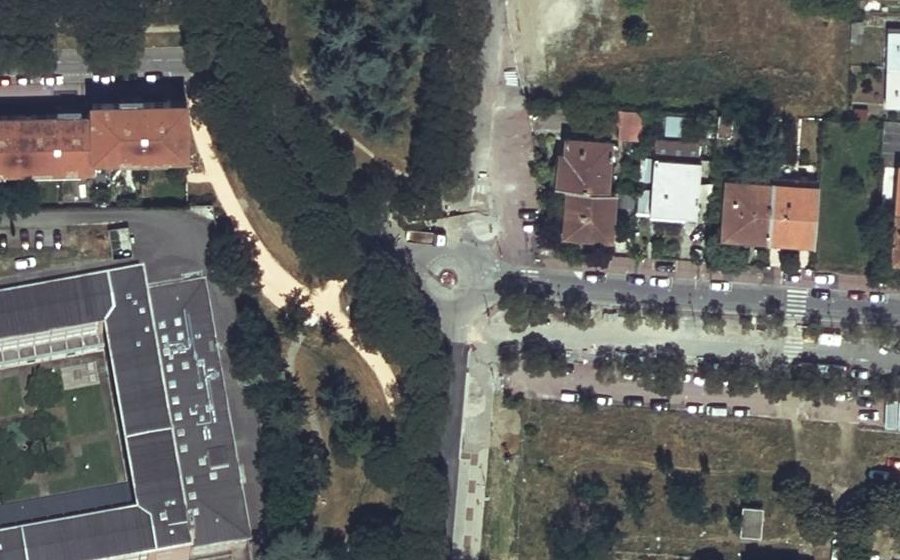 Vue aérienne du Rond-point anonyme n°23345450