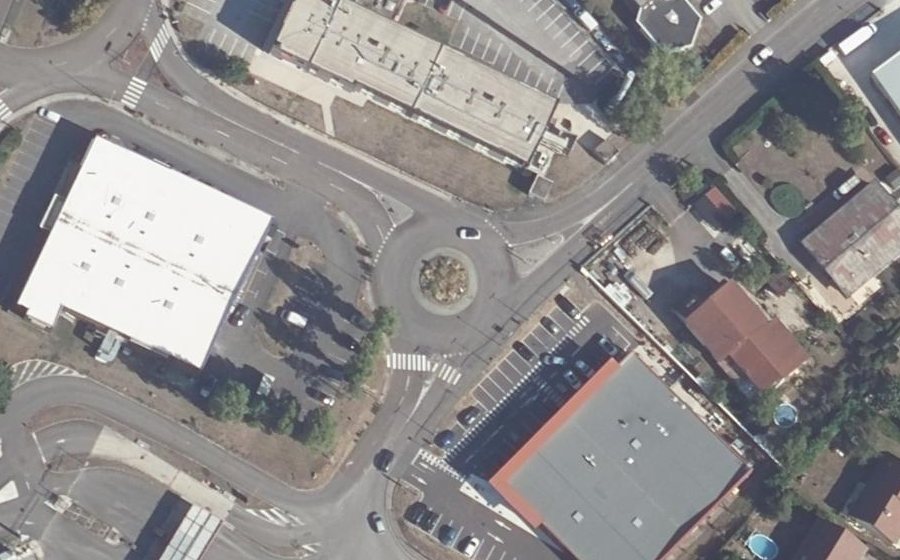 Vue aérienne du Rond-point anonyme n°23346458
