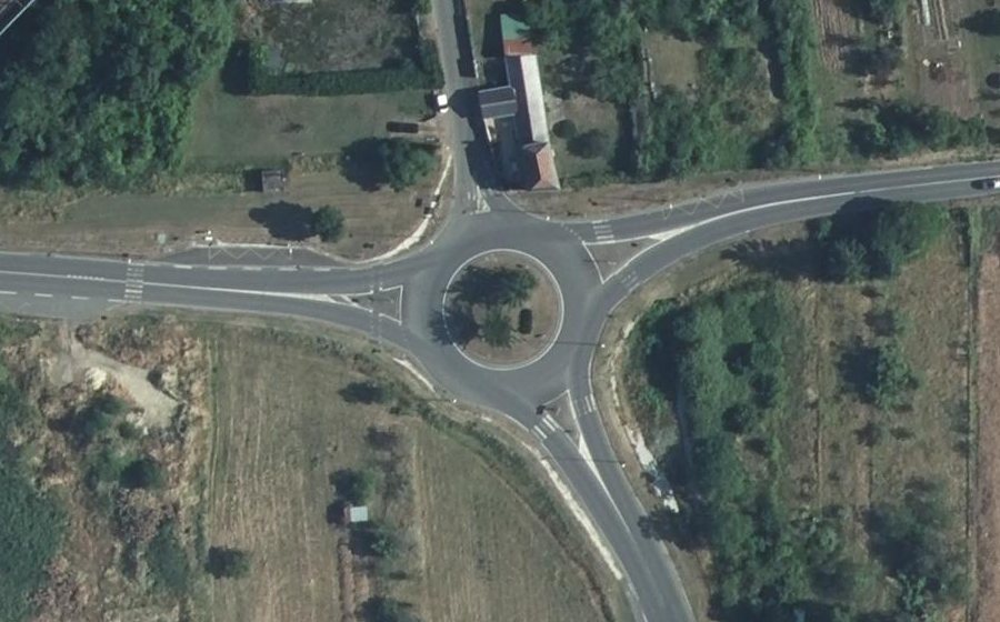 Vue aérienne du Rond-point anonyme n°23347811