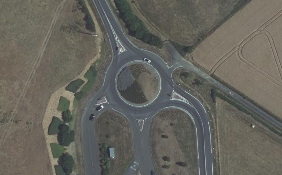 Vue aérienne du Rond-point anonyme n°23354642