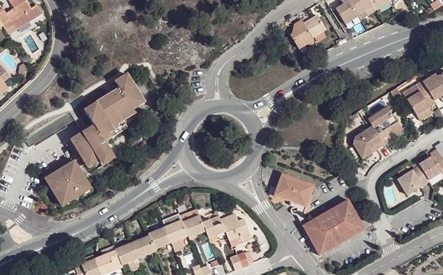 Vue aérienne du Rond-point anonyme n°23361354