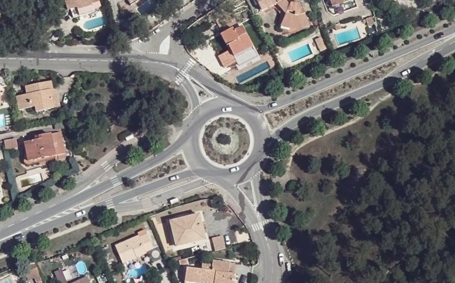Vue aérienne du Rond-point anonyme n°23361382
