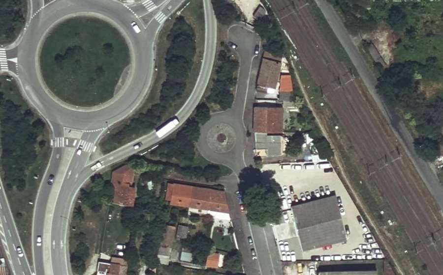 Vue aérienne du Rond-point anonyme n°23372704