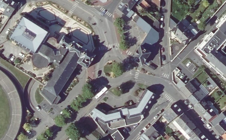 Vue aérienne du Rond-point anonyme n°23379447