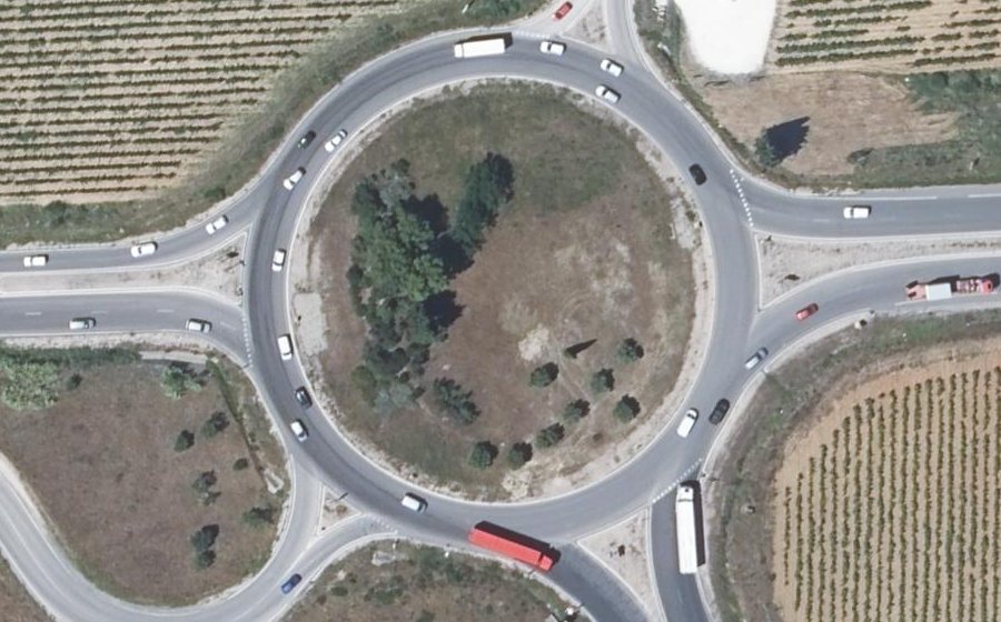 Vue aérienne du Rond-point anonyme n°233832151